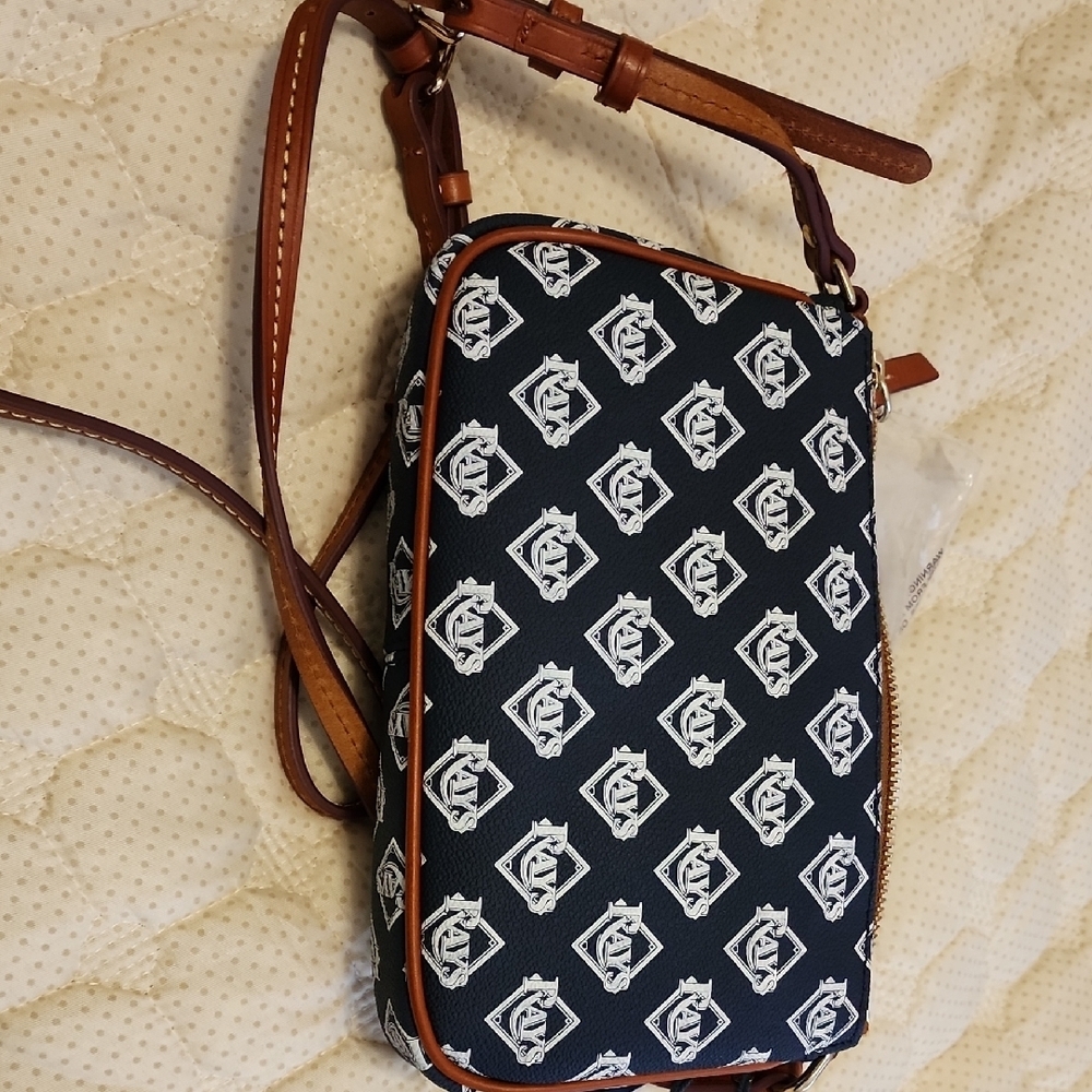 Tampa Bay Rays Dooney & Bourke Top Zip Crossbody Purse - Picture 5 of 12